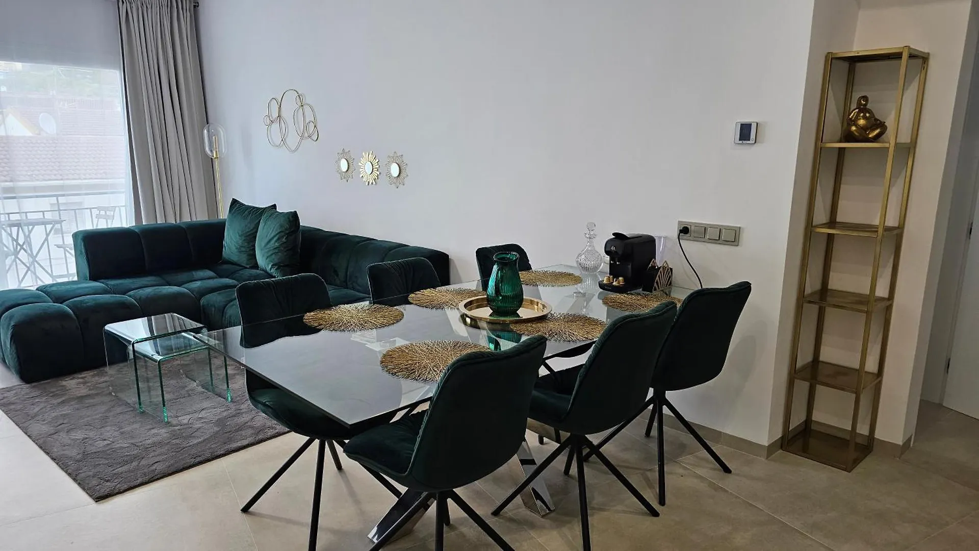 Oasis Jacuzzi Retreat Apartment Marbella