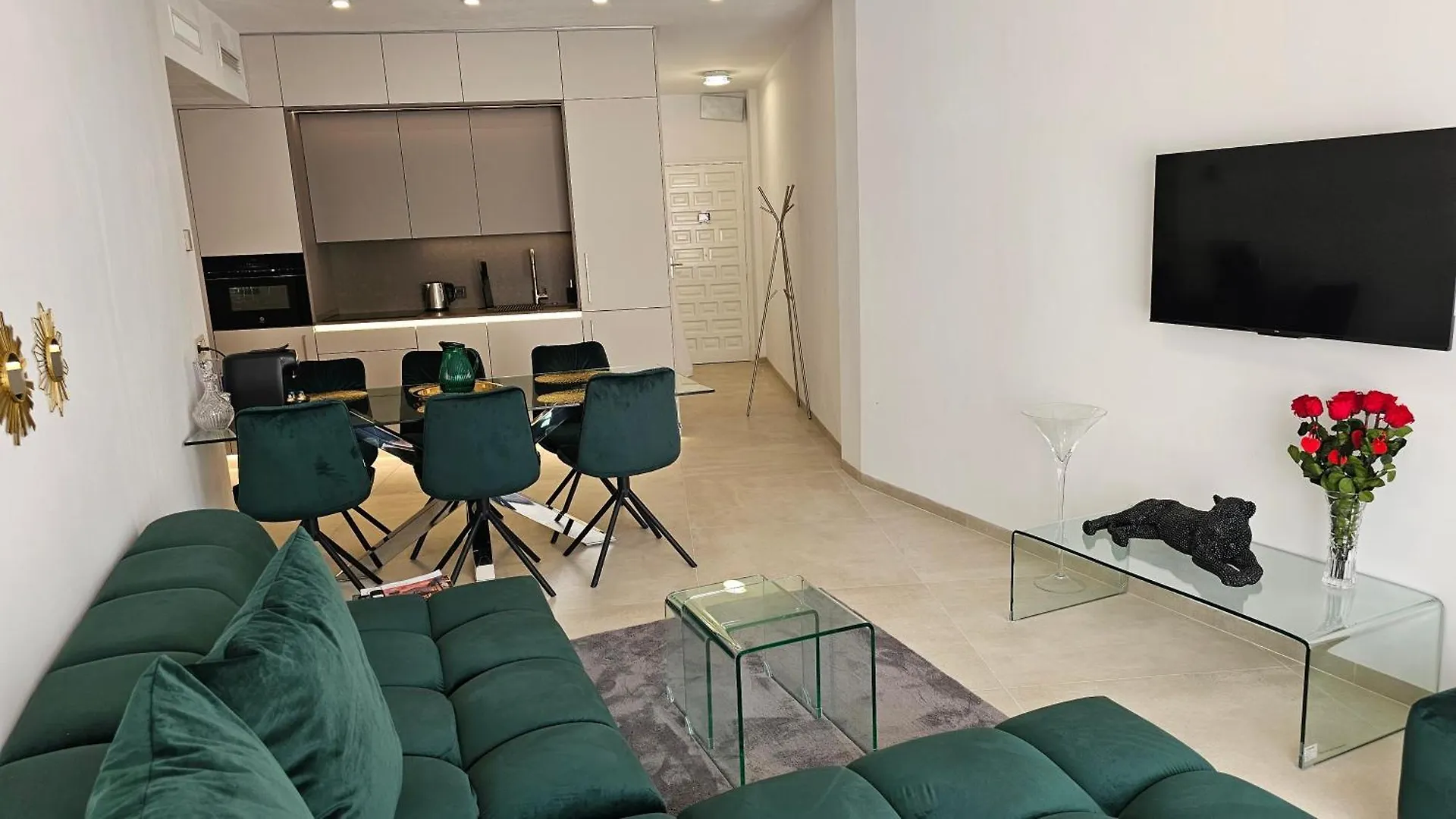 Oasis Jacuzzi Retreat Apartment Marbella Spain