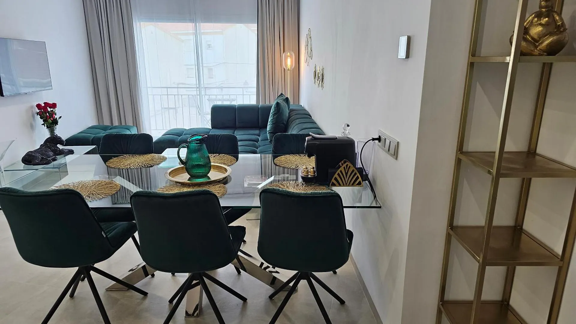 Oasis Jacuzzi Retreat Apartment Marbella