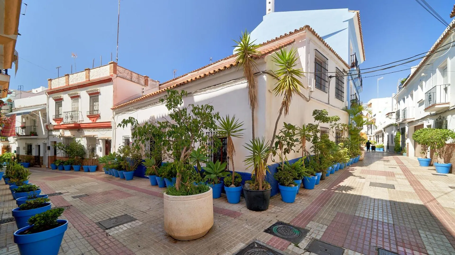 Oasis Jacuzzi Retreat Apartment Marbella