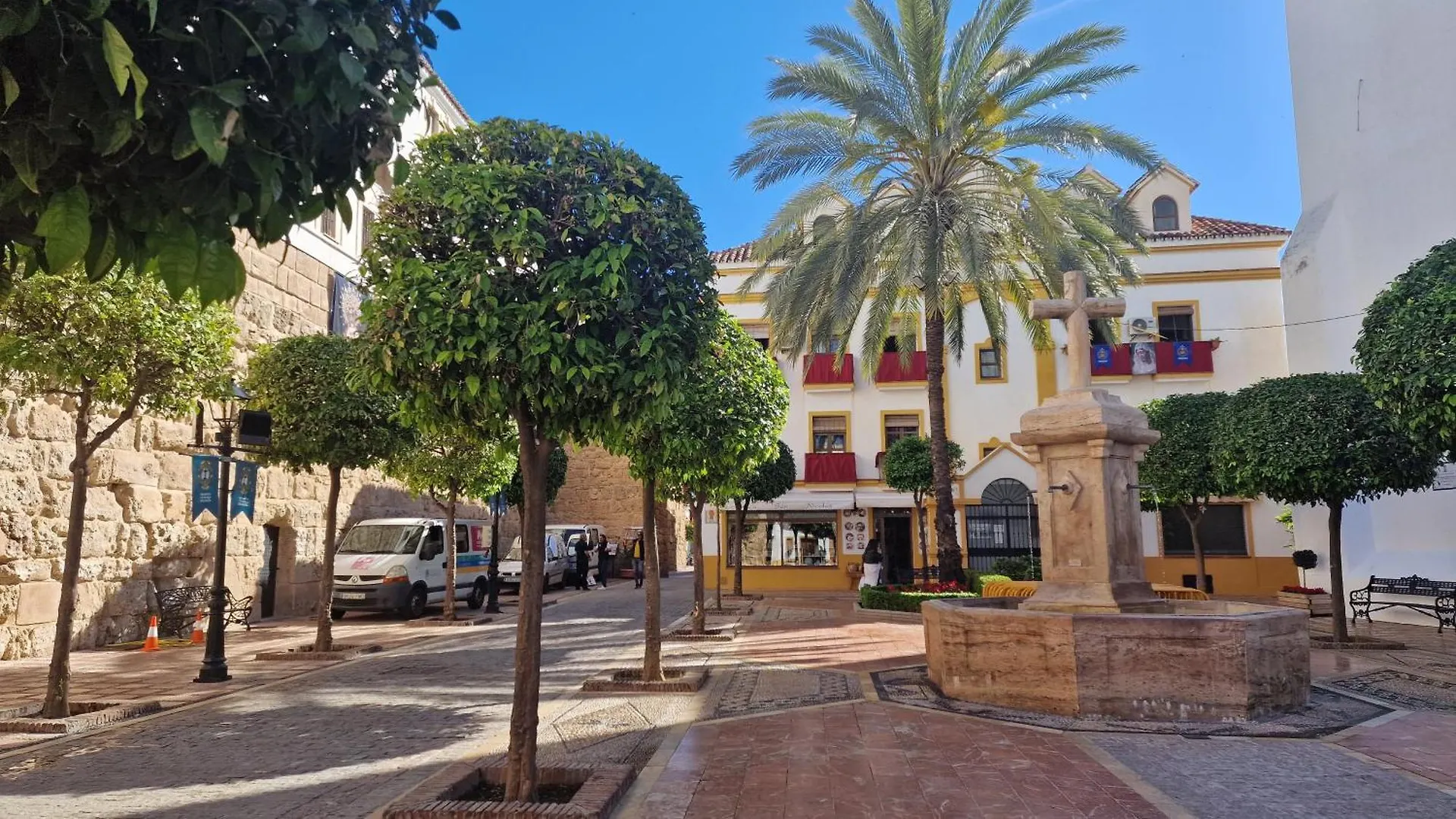 Oasis Jacuzzi Retreat Apartment Marbella