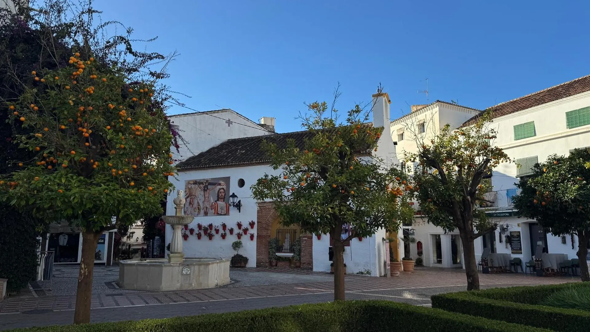 Oasis Jacuzzi Retreat Apartment Marbella