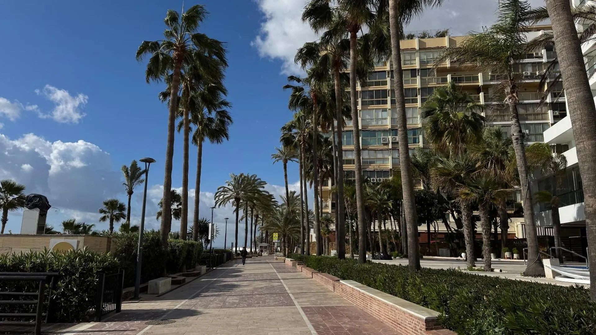 Oasis Jacuzzi Retreat Apartment Marbella