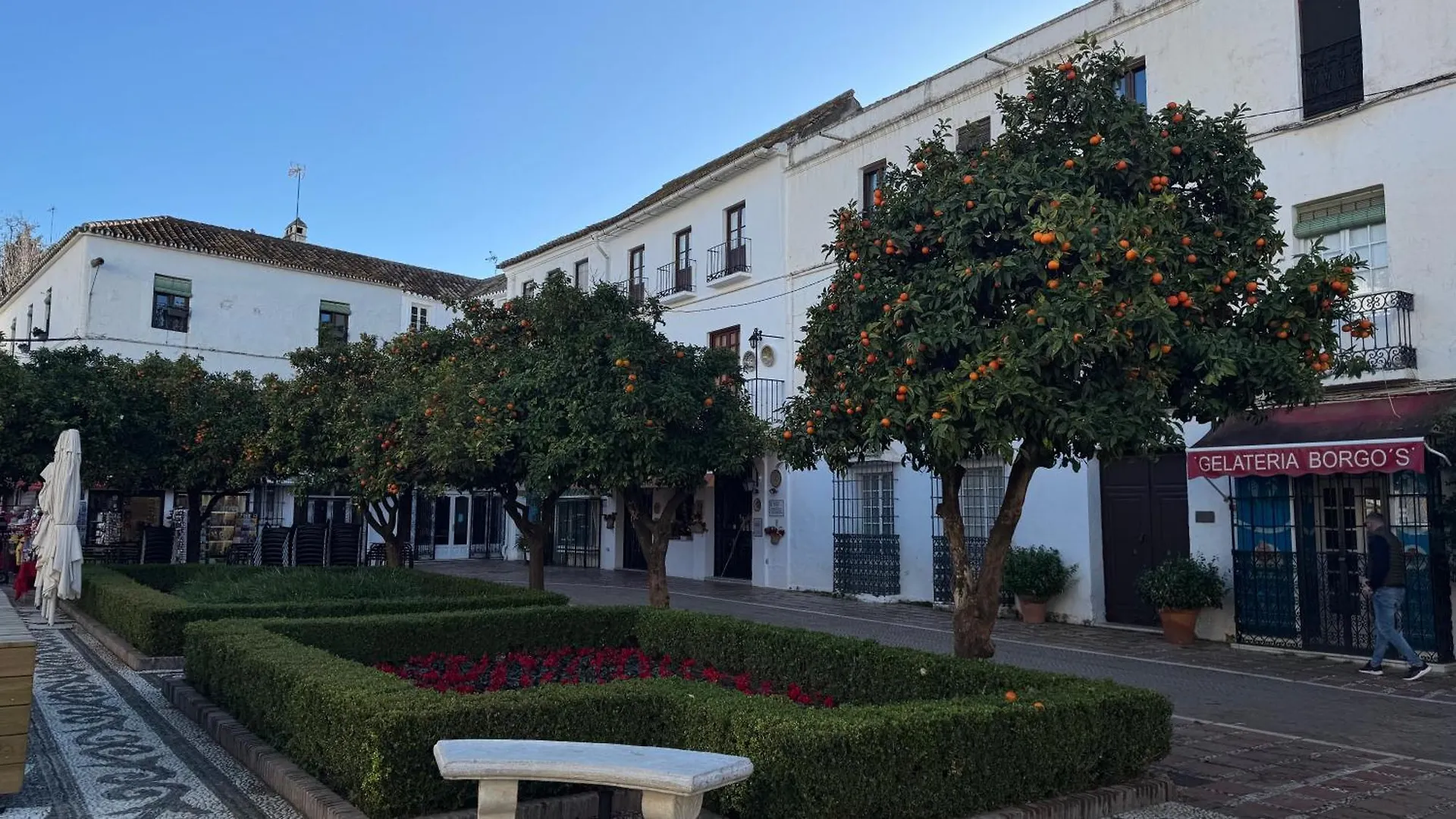Oasis Jacuzzi Retreat Apartment Marbella