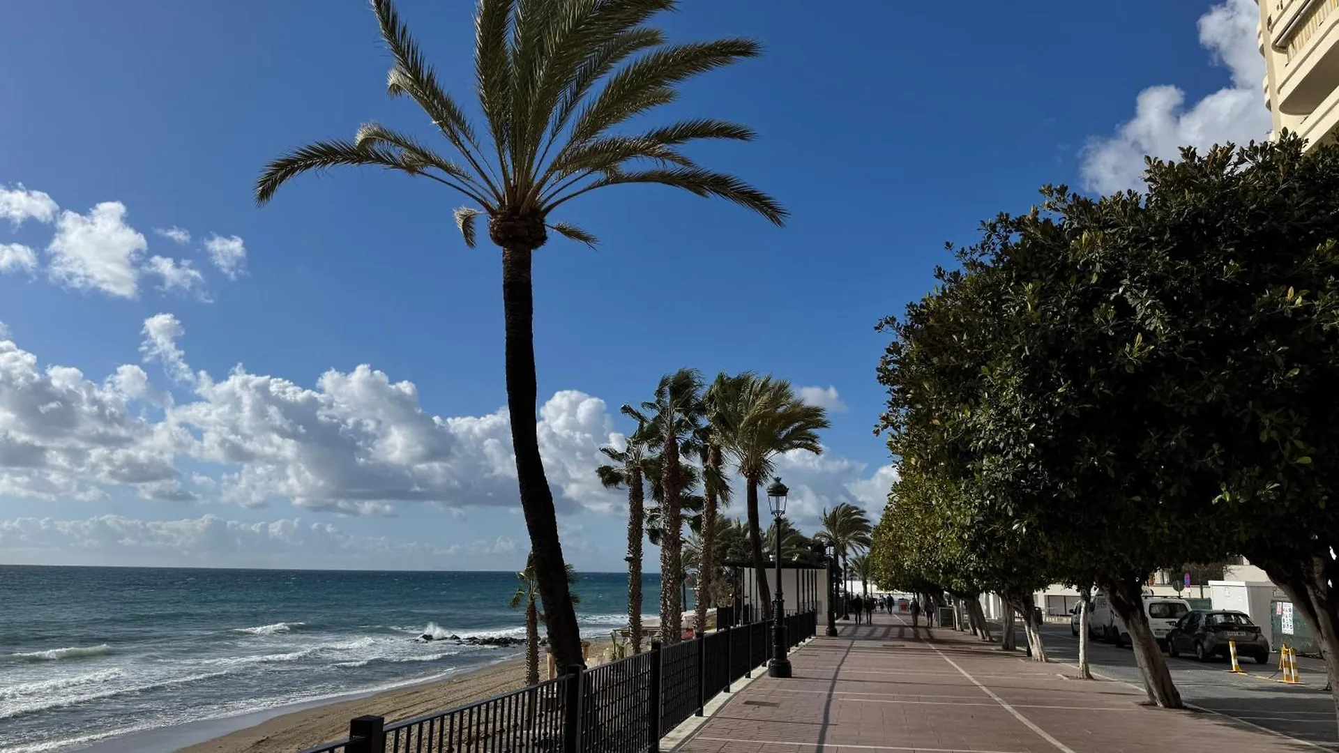 Oasis Jacuzzi Retreat Apartment Marbella