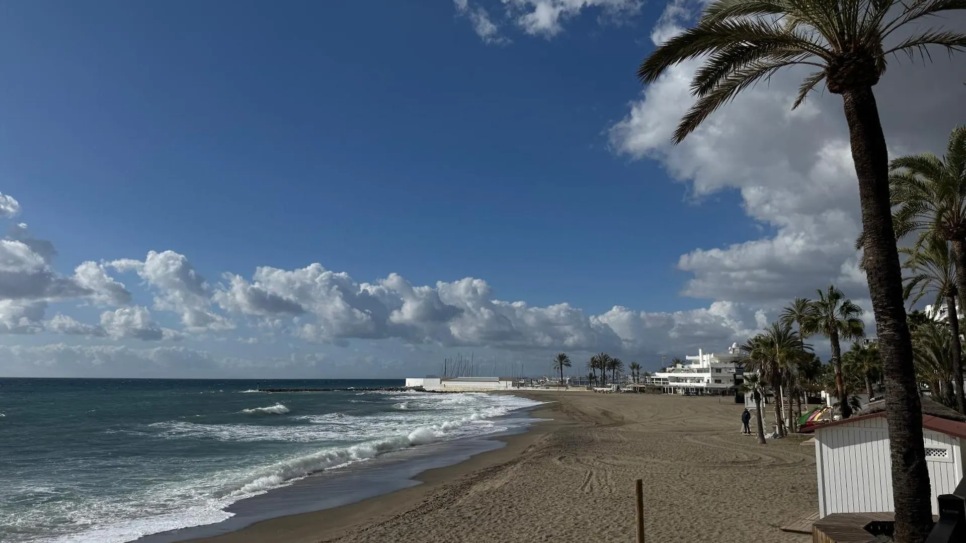 Oasis Jacuzzi Retreat Apartment Marbella