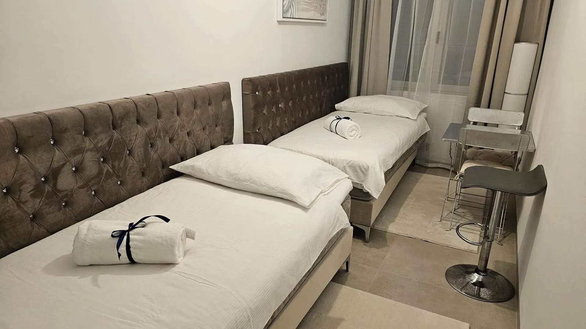 Oasis Jacuzzi Retreat Apartment Marbella