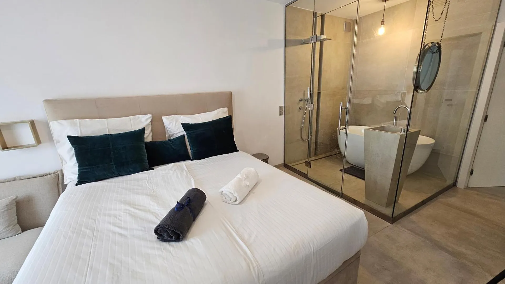 Oasis Jacuzzi Retreat Apartment Marbella