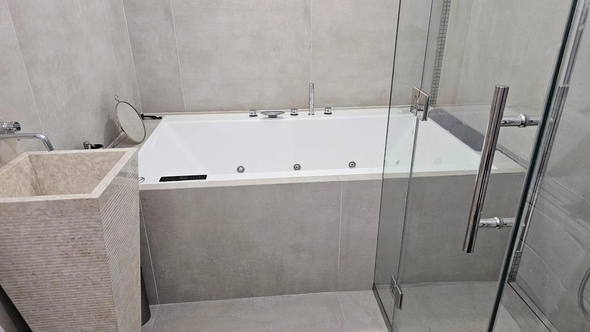 Oasis Jacuzzi Retreat Apartment Marbella 0*,