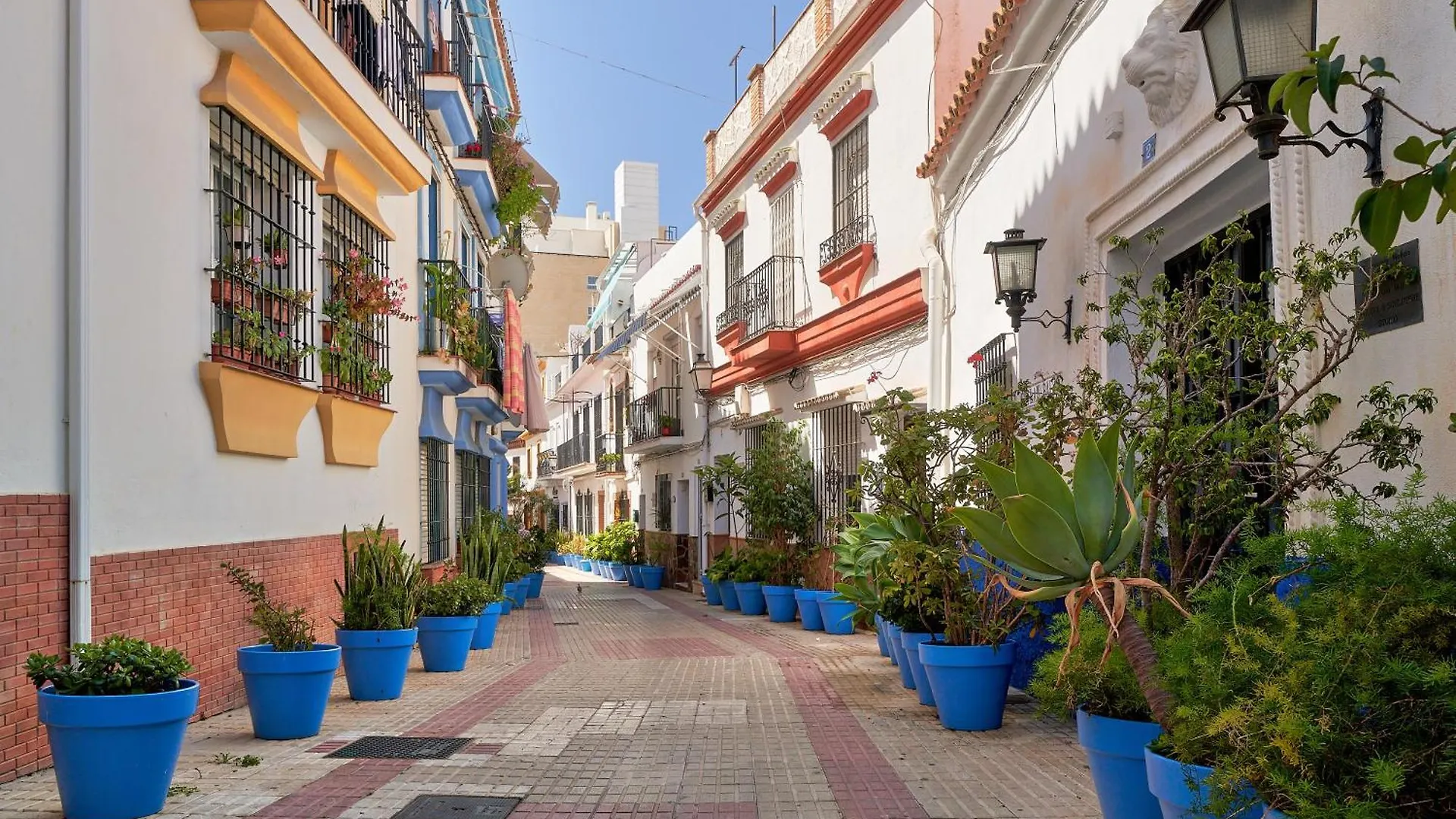 Oasis Jacuzzi Retreat Apartment Marbella Spain